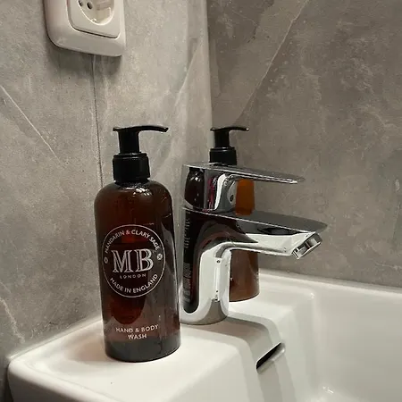 Altbaucharme Deluxe Mit Balkon In Zentraler Lage * Kilonia