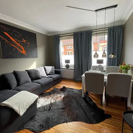 Altbaucharme Deluxe Mit Balkon In Zentraler Lage * Kiel