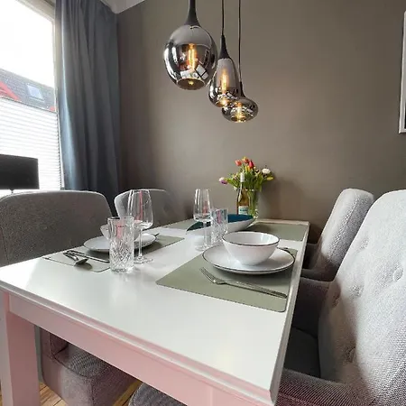 Altbaucharme Deluxe Mit Balkon In Zentraler Lage Lejlighed
