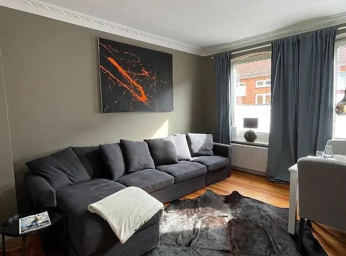 Altbaucharme Deluxe Mit Balkon In Zentraler Lage Apartment Kiel